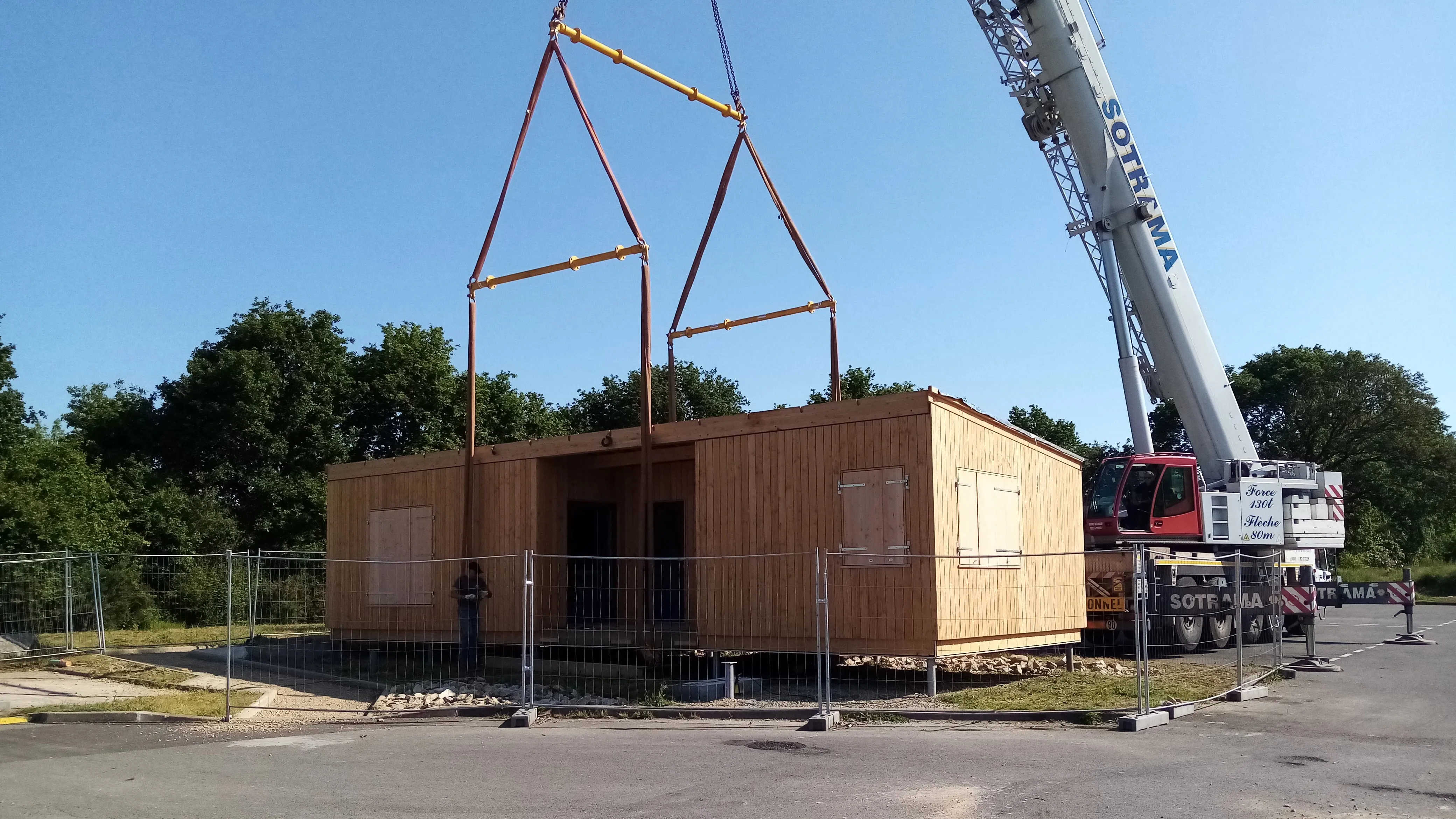 Levage et installation professionnelle d'un module TyMod